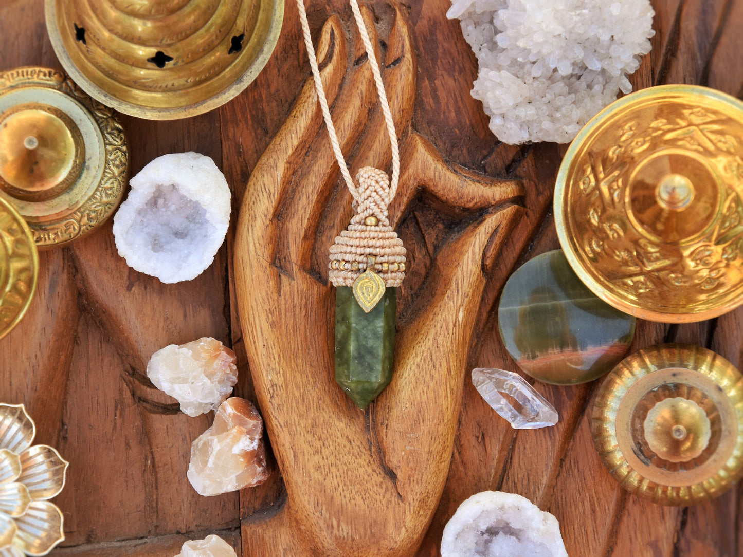 Macrame pendant with green Jade and brass charm | Boho pendant | Yoga pendant | Spiritual pendulum | Forest pendant