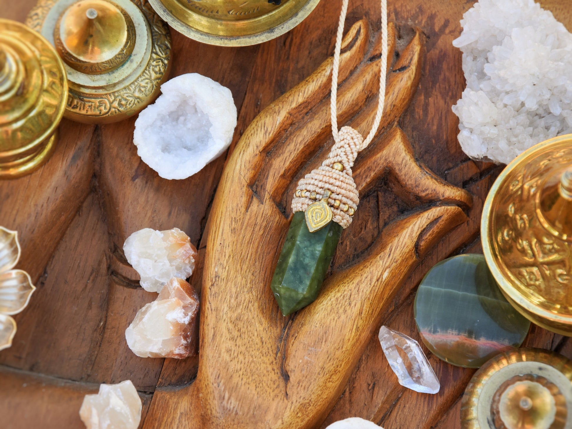 Macrame pendant with green Jade and brass charm | Boho pendant | Yoga pendant | Spiritual pendulum | Forest pendant