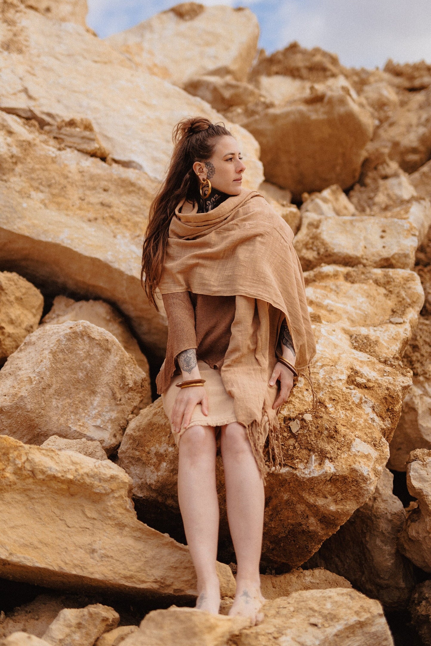 Bohemian scarf with tassels in a soft light natural cotton and a blossom beige colour