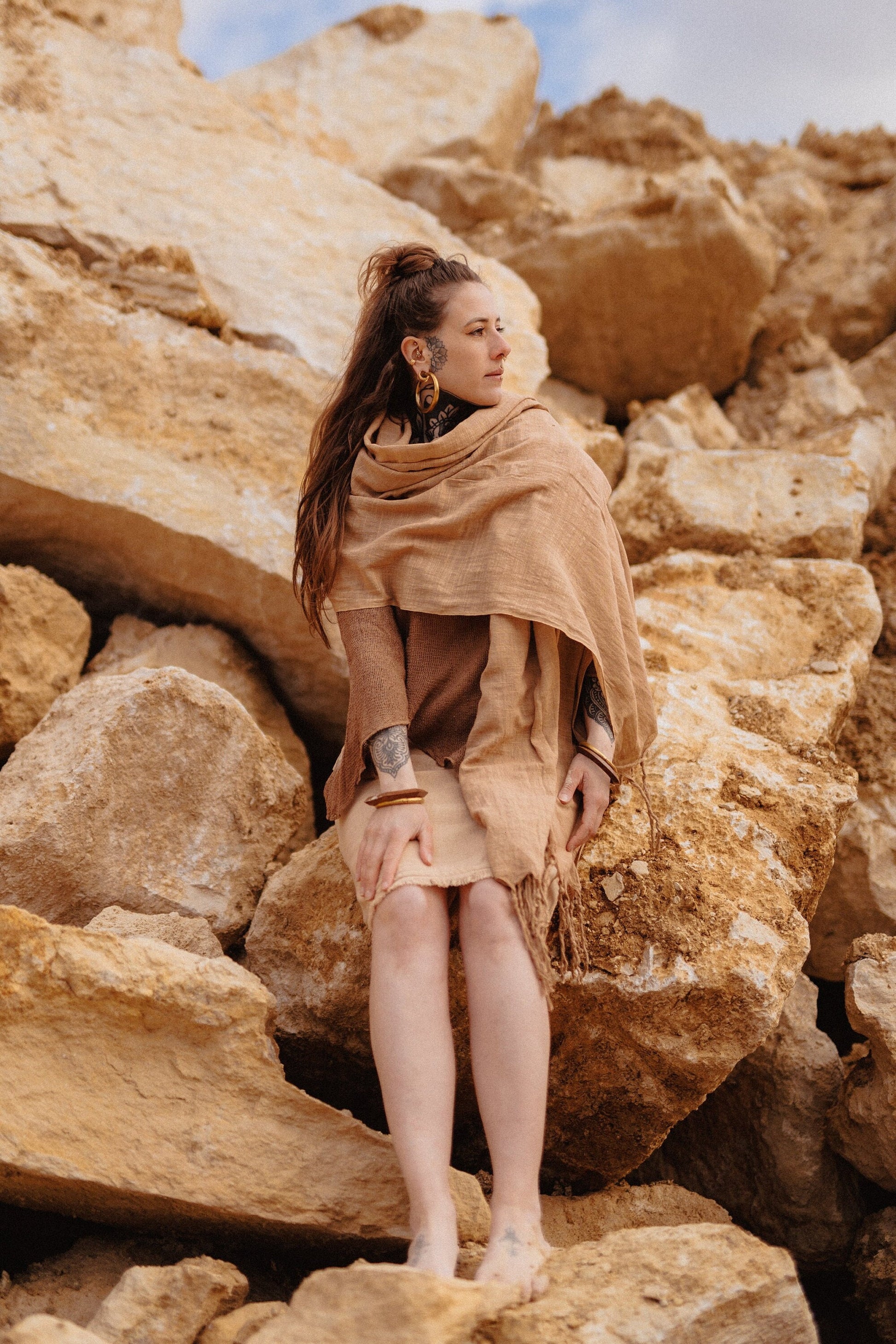 Bohemian scarf with tassels in a soft light natural cotton and a blossom beige colour