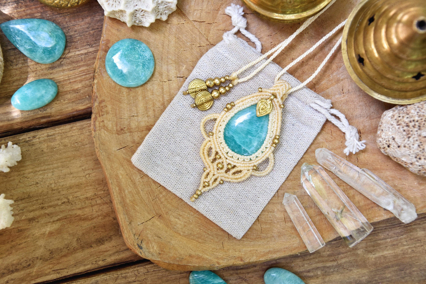 Blue gemstone pendant| Boho macrame amulet | yoga pendant | spiritual necklace | Natural jewelry | Elegant pendant