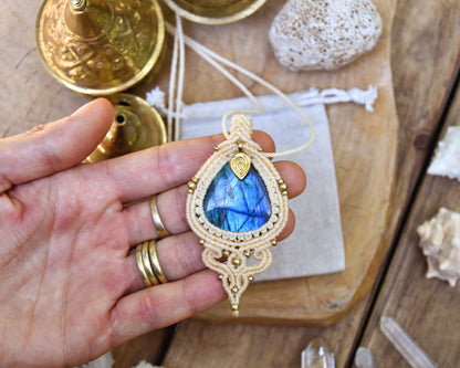 Blue Labradorite macrame pendant | Large gemstone amulet | Large boho pendant | Goddess pendant