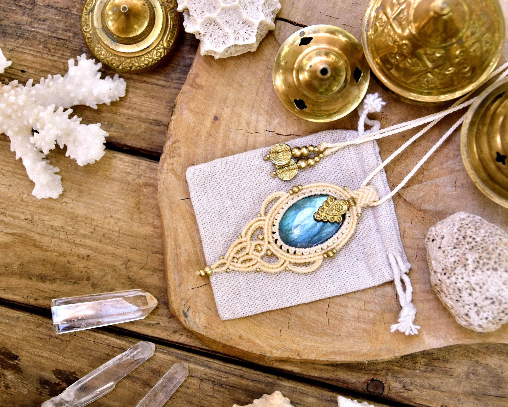 Blue Labradorite macrame pendant | Gemstone amulet | Boho crystal pendant | Spiritual jewelry | Alternative jewelry