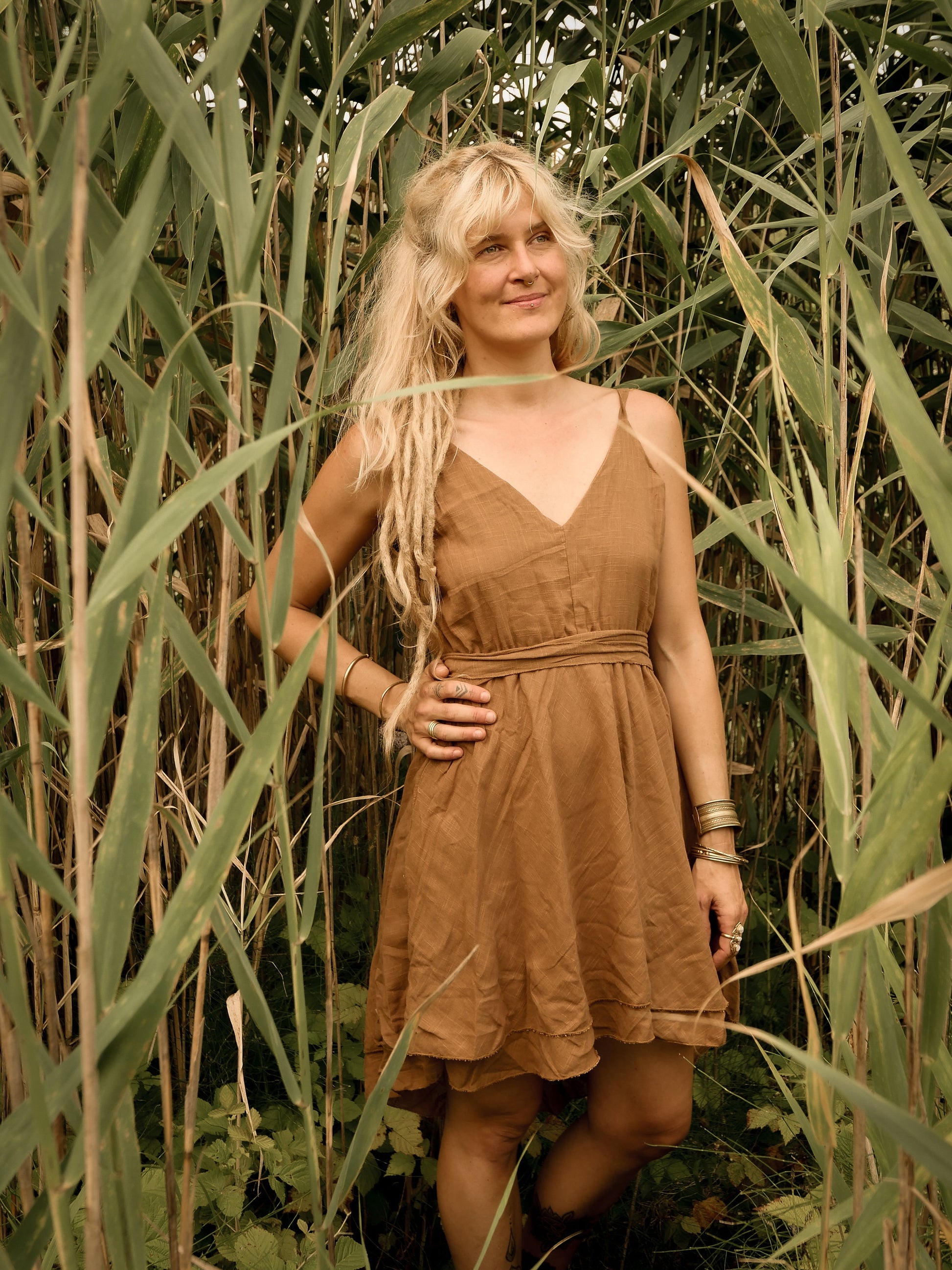 Romantic boho dress with a high low design and a waist strap | Rust