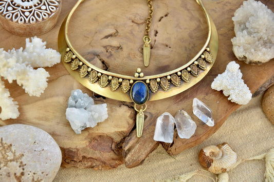 Goddess choker necklace with Labradoerite crystal | Brass torque necklace | Bohemian necklace | Tribal gemstone necklace