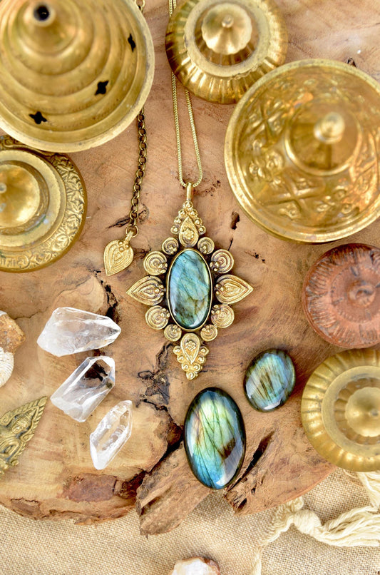 Mandala pendant with Labradorite crystal | Boho chic pendant | Goddess pendant