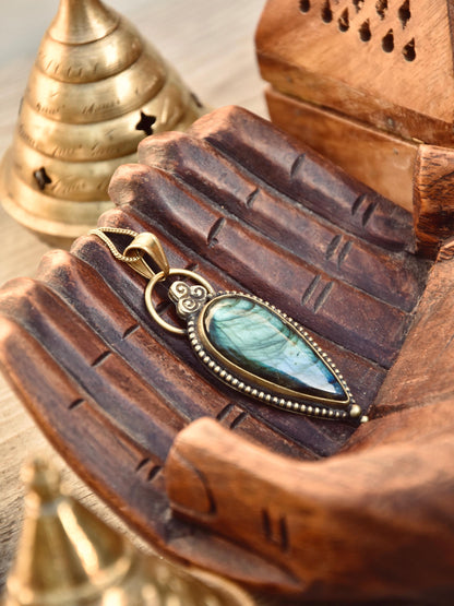 Gemstone amulet | Healing crystal necklace | Gold talisman necklace with labradorite | Gold Labradorite necklace | Tribal pendant