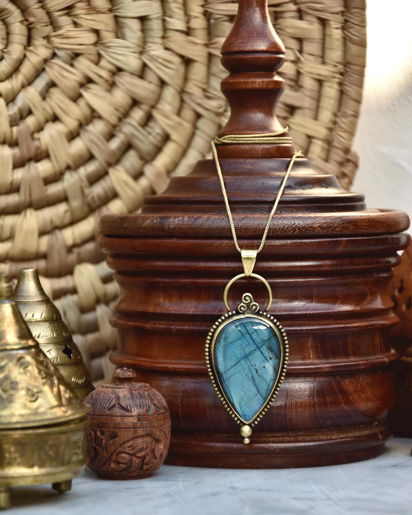 Large teardrop necklace | Meditation necklace | Healing crystal necklace | Gold talisman necklace with labradorite | Urban style necklace