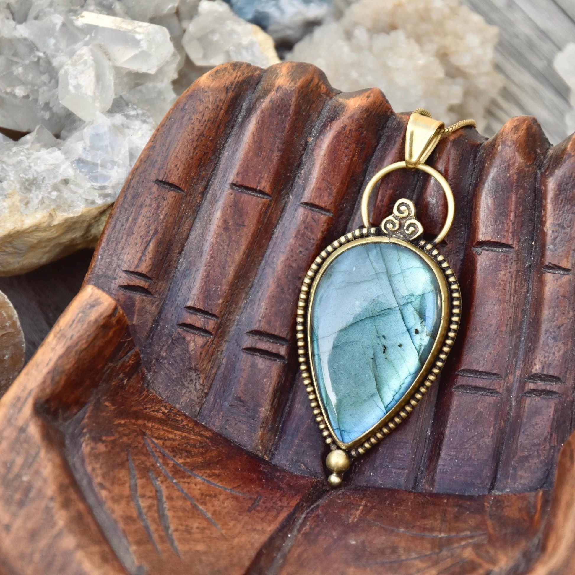 Large teardrop necklace | Meditation necklace | Healing crystal necklace | Gold talisman necklace with labradorite | Urban style necklace