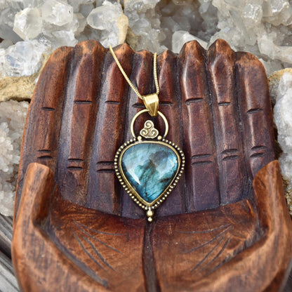 Triskele necklace | Dreamy necklace | Gold talisman necklace | Labradorite necklace | Tribal pendant | Brass gemstone pendant