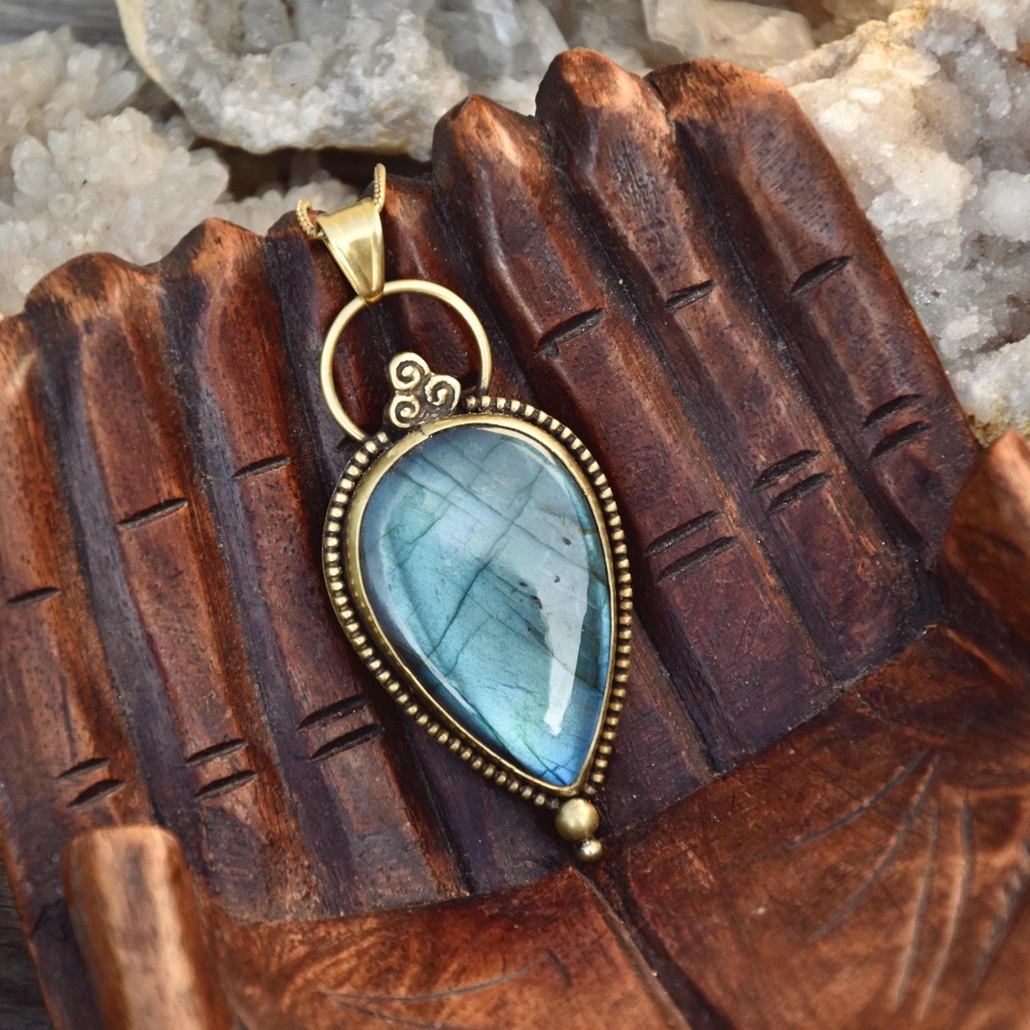 Large teardrop necklace | Meditation necklace | Healing crystal necklace | Gold talisman necklace with labradorite | Urban style necklace